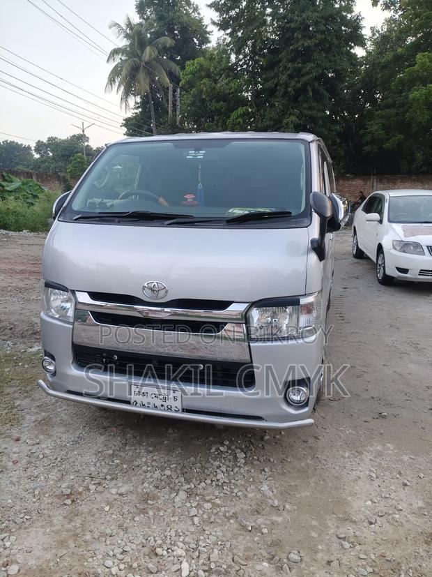 Toyota Noah 2017 Silver