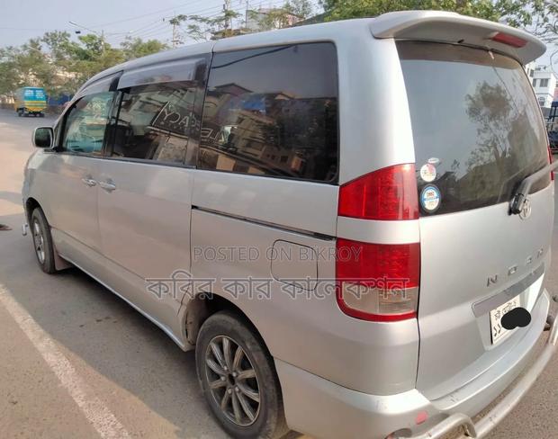 Toyota Noah 2004 Silver