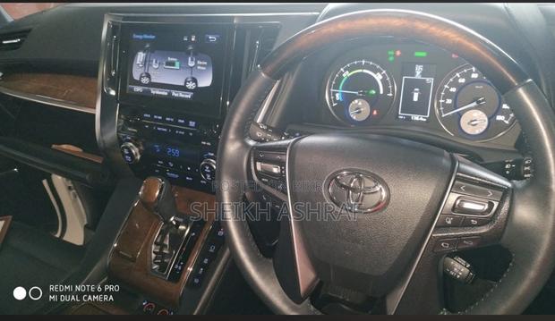Toyota Vellfire Executive Lounge 3.5 V6 4WD 7-Seater 2015 Pearl