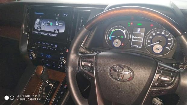 Toyota Vellfire Executive Lounge 3.5 V6 4WD 7-Seater 2015 Pearl