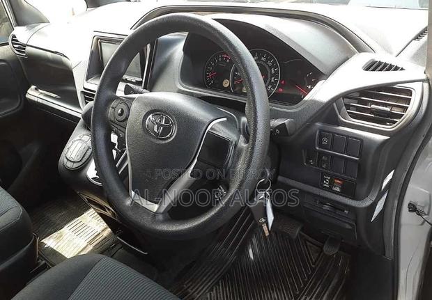 Toyota Noah 2.0 FWD (8 Seater) 2021 Silver