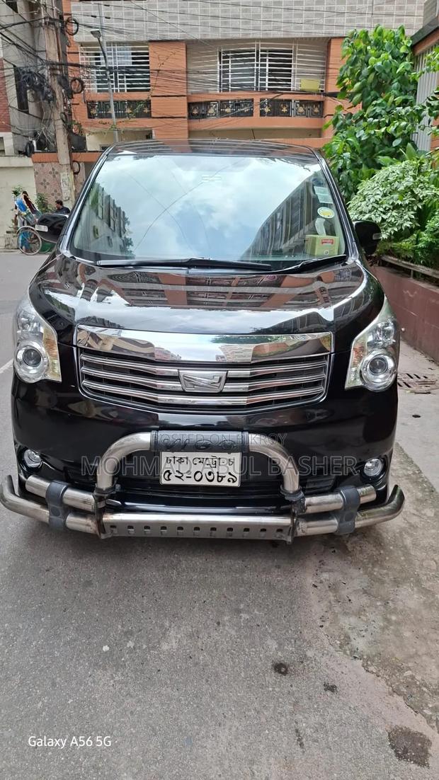 Toyota Noah 2011 Black