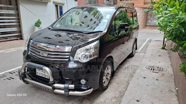 Toyota Noah 2011 Black