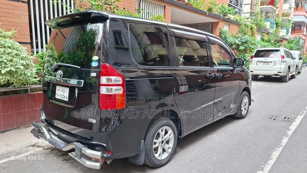 Toyota Noah 2011 Black