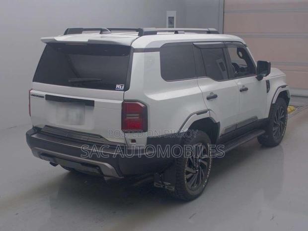 New Toyota Land Cruiser Prado 2.7 2024 Pearl