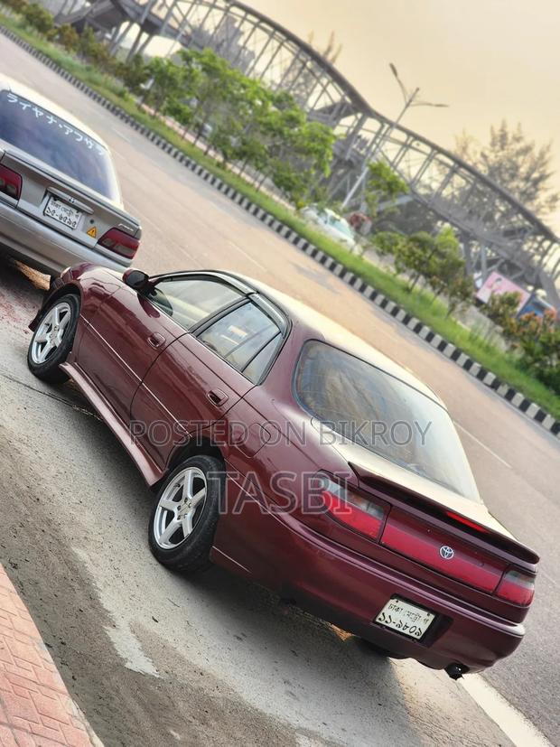 Toyota Carina 1994 Red
