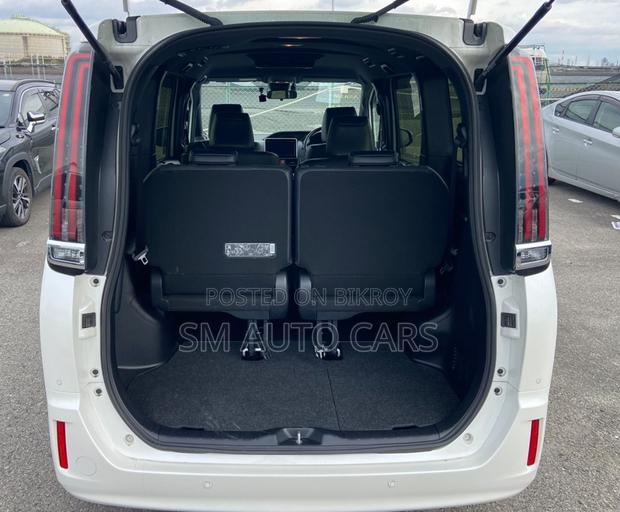 Toyota Esquire 1.8 FWD Hybrid (7 Seater) 2020 Pearl