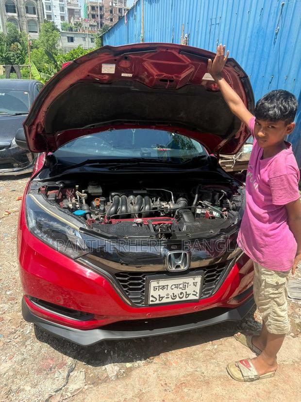 Honda Vezel 1.5 Hybrid 4WD 2016 Red