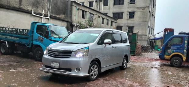 Toyota Noah 2010 Silver