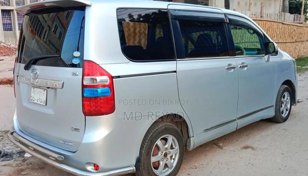Toyota Noah 2010 Silver