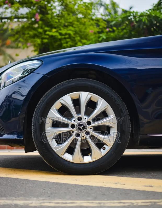 Mercedes-Benz C180 2019 Blue