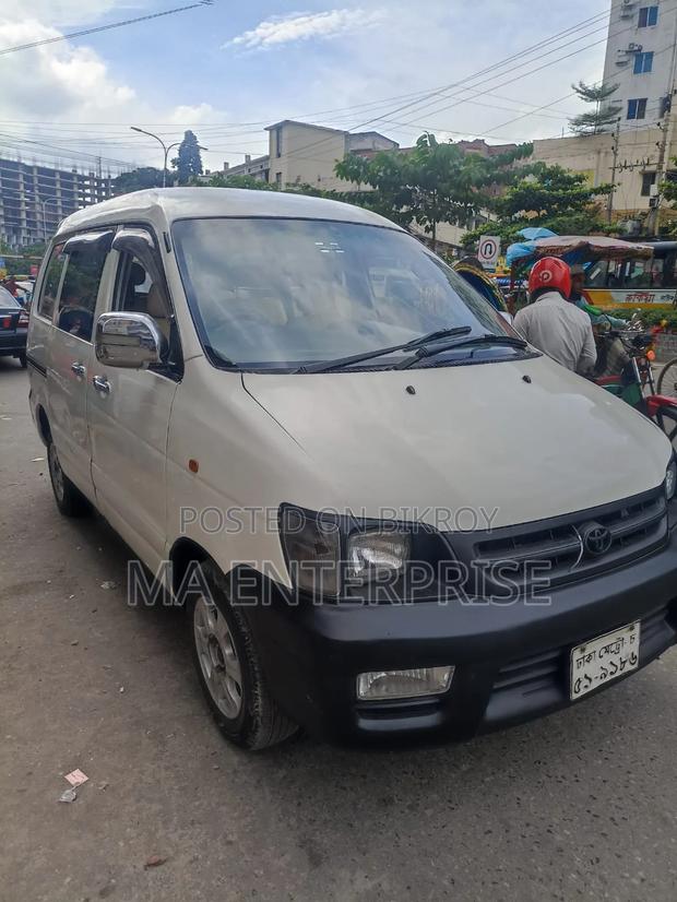 Toyota Noah 2003 White