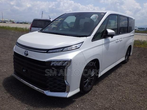 Toyota Voxy 2022 Pearl