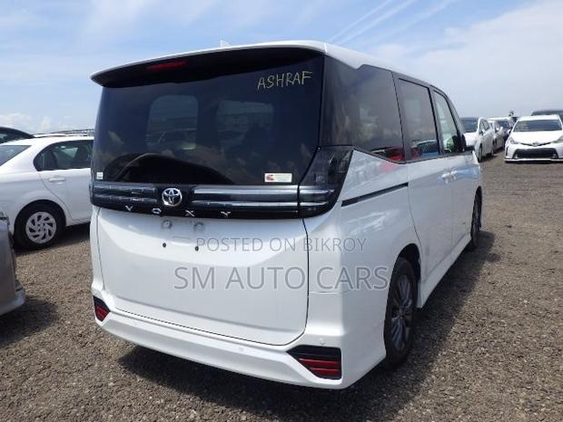 Toyota Voxy 2022 Pearl