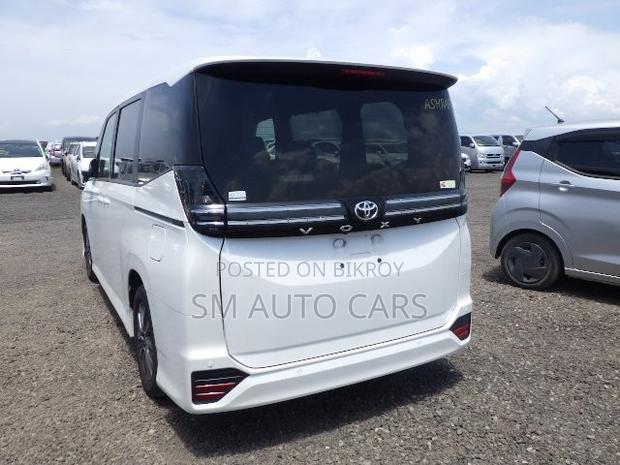 Toyota Voxy 2022 Pearl