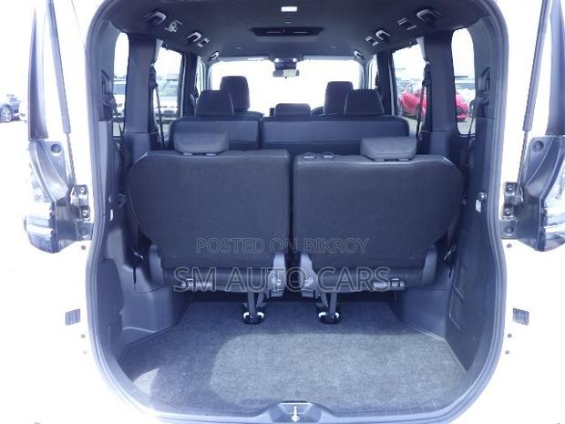 Toyota Voxy 2022 Pearl