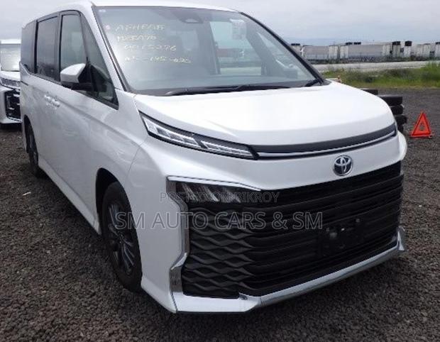 Toyota Voxy 2022 Pearl
