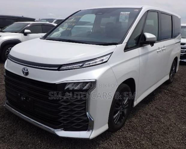 Toyota Voxy 2022 Pearl