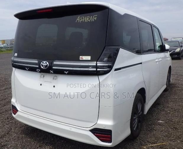 Toyota Voxy 2022 Pearl