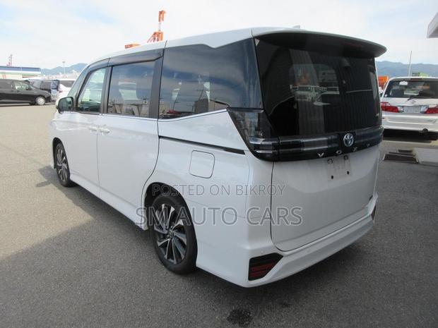 Toyota Voxy 2022 Pearl