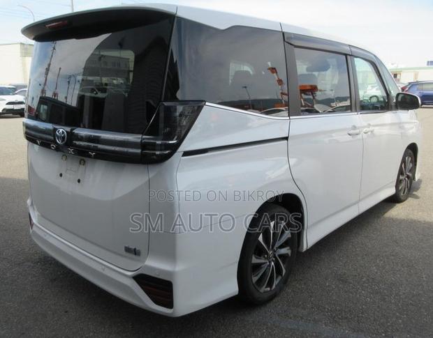 Toyota Voxy 2022 Pearl