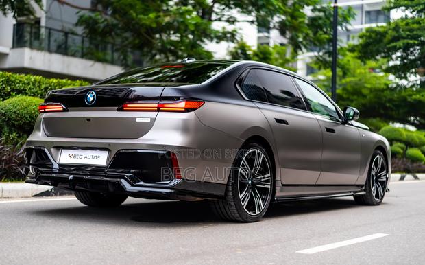 New BMW I7 2025