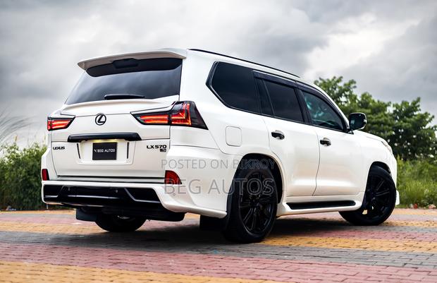 Lexus LX 570 AWD 2013 White