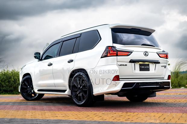 Lexus LX 570 AWD 2013 White