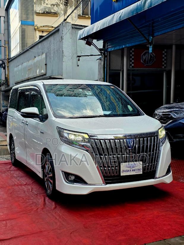 Toyota Esquire 2018 Pearl