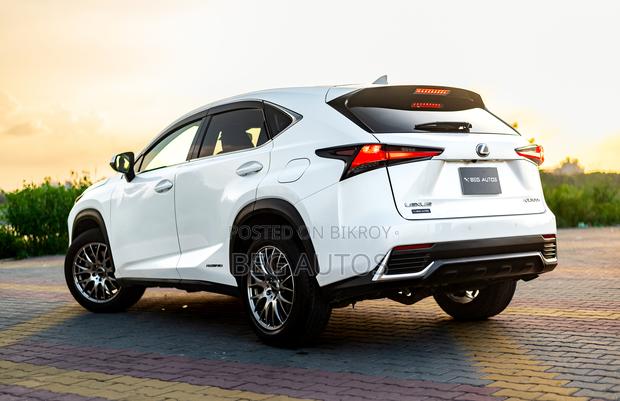 Lexus NX 300h FWD 2019 White