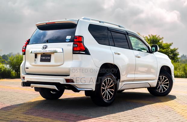 Toyota Land Cruiser Prado 2.7 2018 White