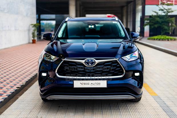 Toyota Highlander 2022 Blue