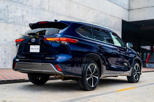 Toyota Highlander 2022 Blue