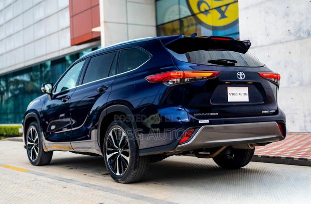 Toyota Highlander 2022 Blue