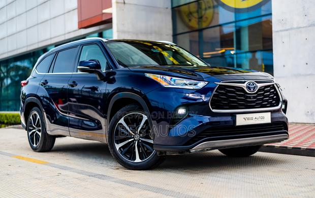 Toyota Highlander 2022 Blue