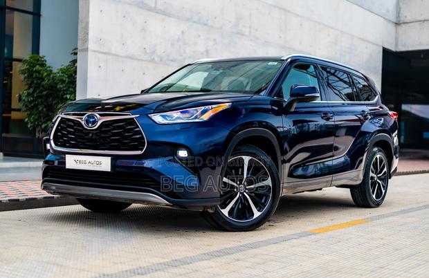 Toyota Highlander 2022 Blue