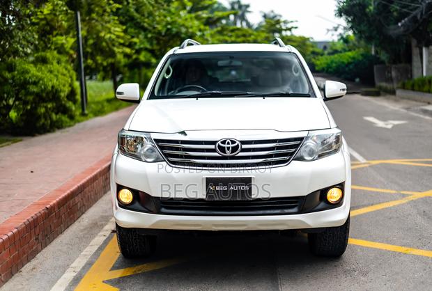 Toyota Fortuner 2.7 AWD 2011 White