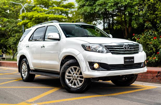 Toyota Fortuner 2.7 AWD 2011 White