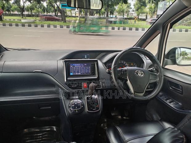 Toyota Noah 2.0 AWD (8 Seater) 2014 Silver