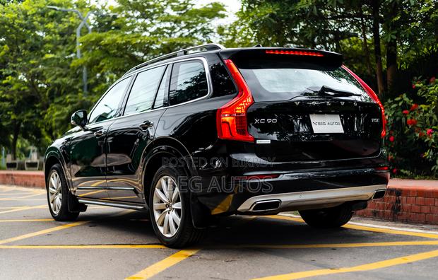 Volvo XC90 T5 Momentum AWD 2019 Black