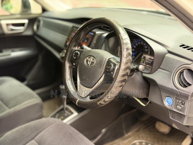 Toyota Axio 1.5 Hybrid 2WD 2013 Pearl