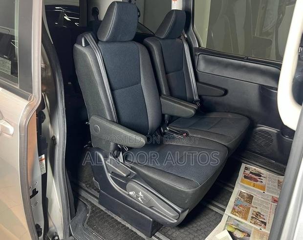 Toyota Noah 1.8 FWD Hybrid (7 Seater) 2021 Silver