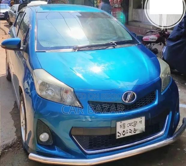 Toyota Vitz 1.5 FWD 5dr 2011 Green
