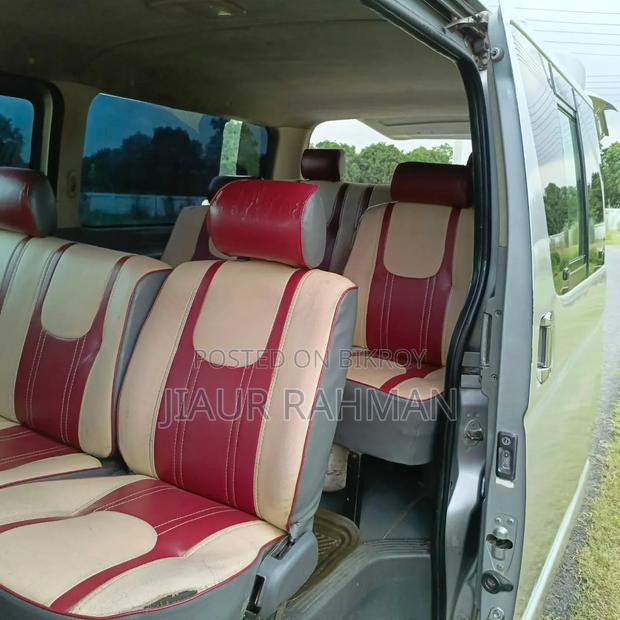 Toyota HiAce 2005 Silver