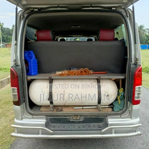 Toyota HiAce 2005 Silver