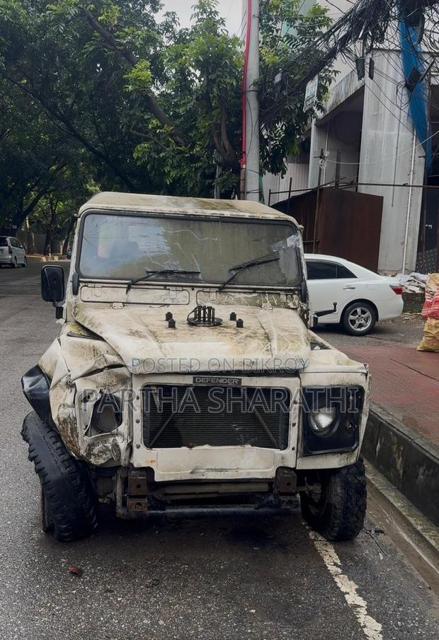 Land Rover Defender 1996 White