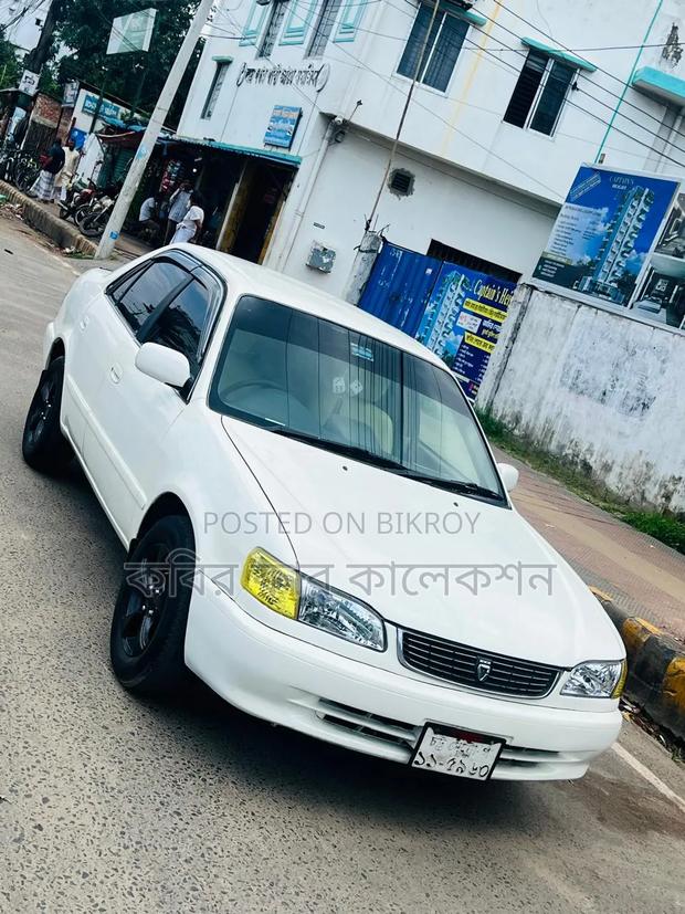 Toyota Corolla 2000 White