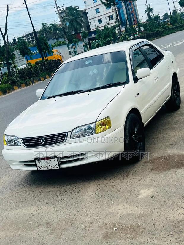Toyota Corolla 2000 White