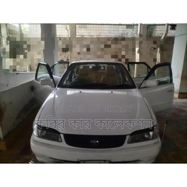 Toyota Corolla 2000 White