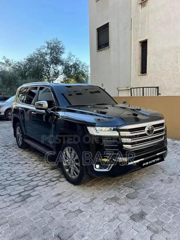 Toyota Land Cruiser LC300 2022 Black